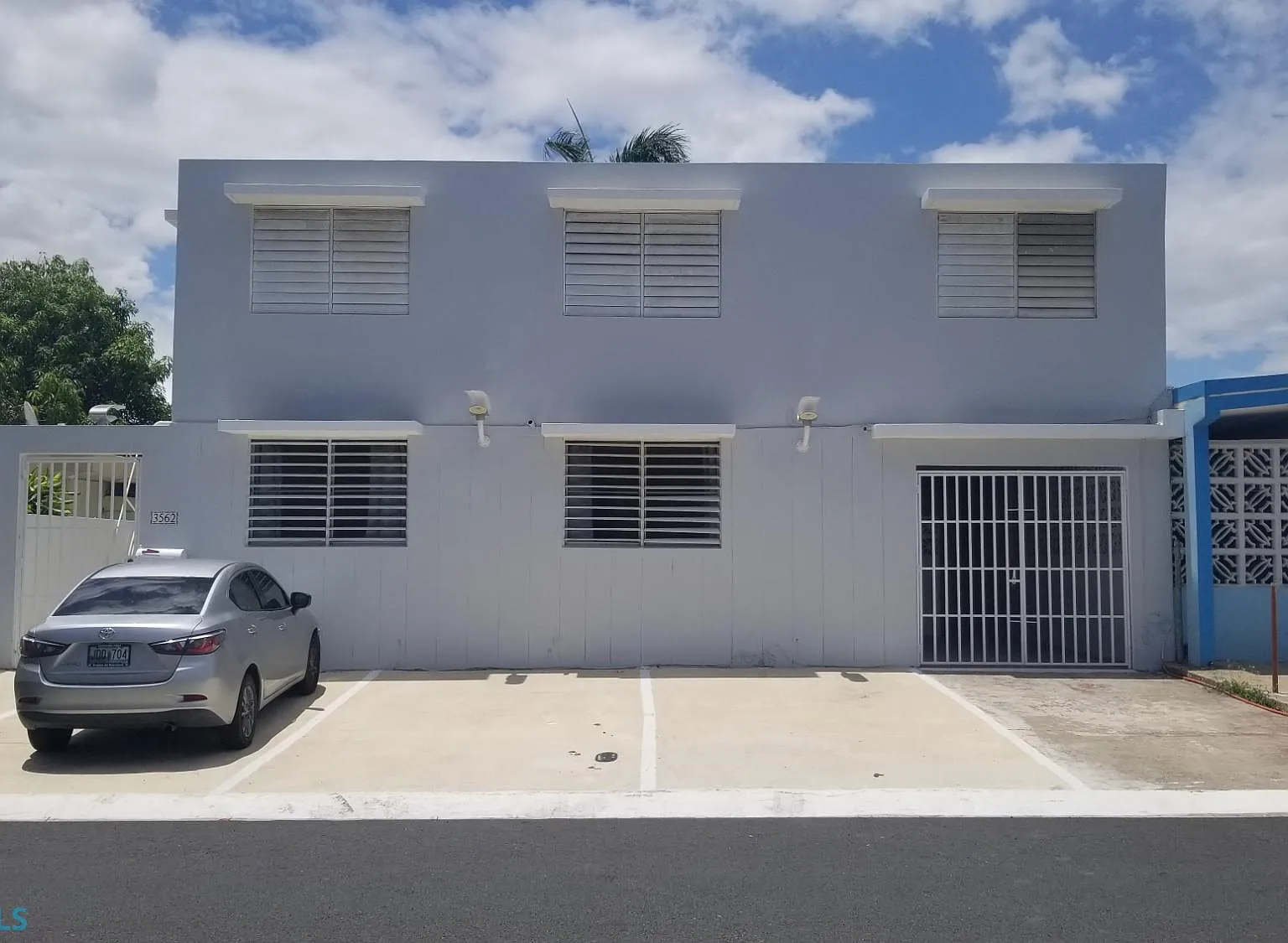 3 bed, 1.0 bath, 1055 sqft, $1,100 — Photo 2