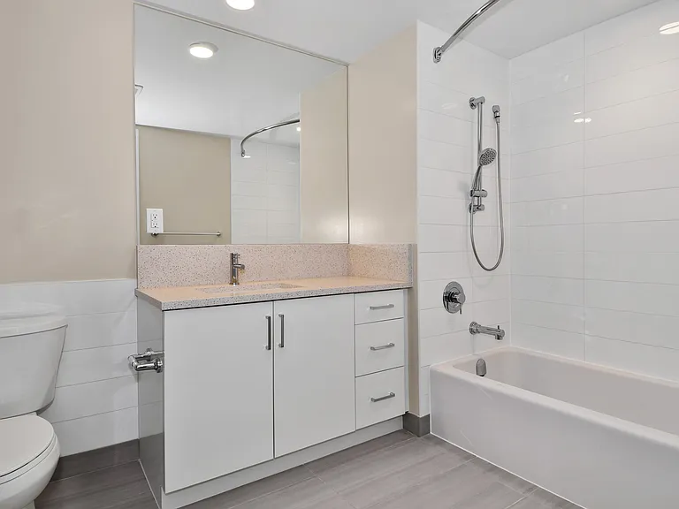 175 W 14th St #901 — Photo 13