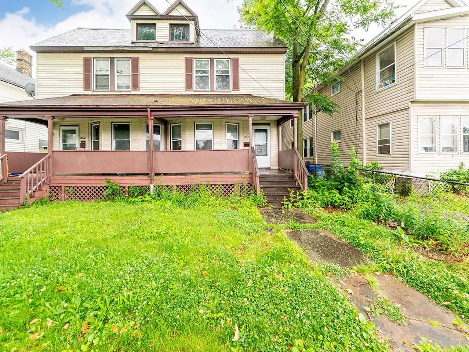 Beautifully Renovated Home in Prime Location — Photo 3
