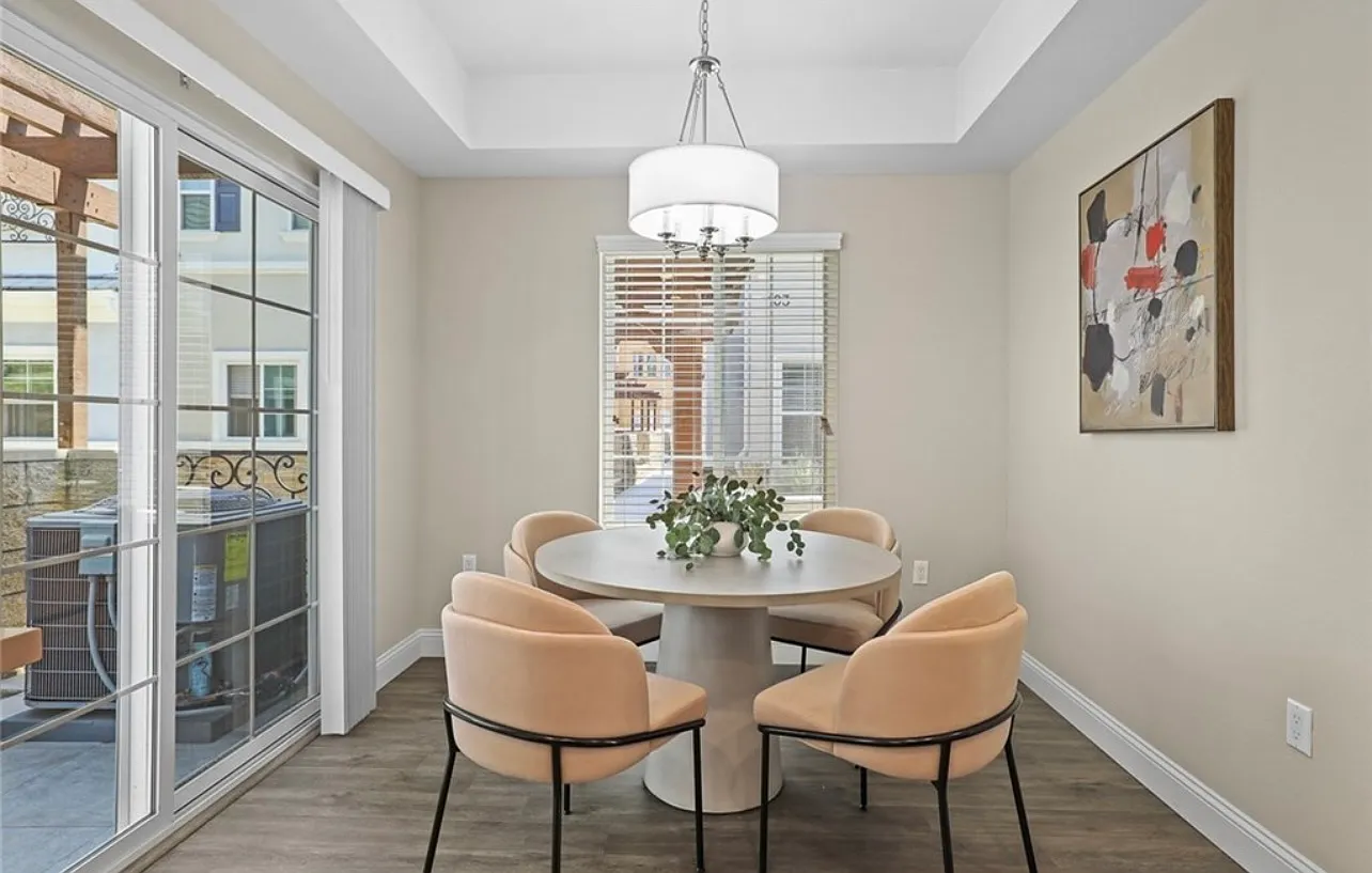 2 bed, 2.5 bath, 1106 sqft, $3,750 — Photo 3