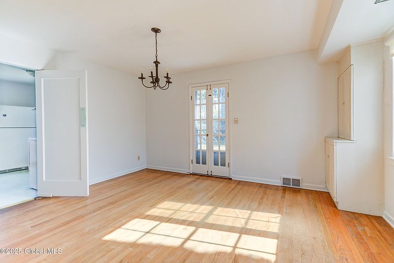 4th image of 75 Euclid Avenue