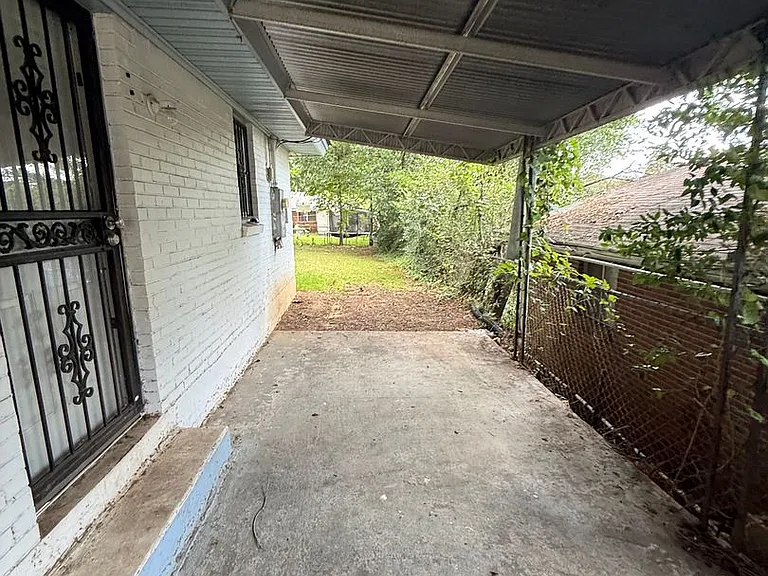 1716 Midway St — Photo 2