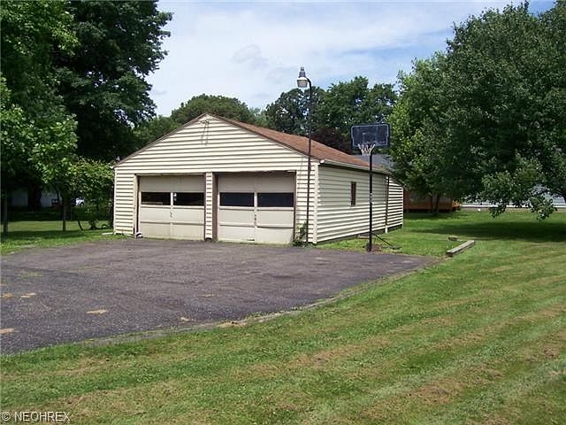2nd image of 4438 Ophelia St