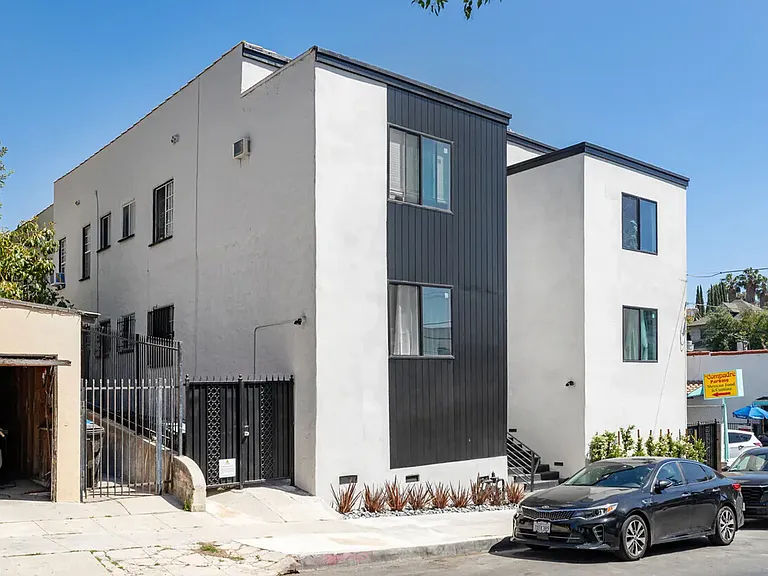SUT - 1314 Sutherland St — Photo 4
