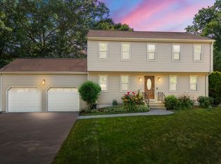 6 Crockett Cir, Hopedale, MA 01747