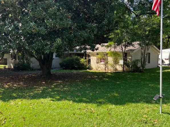12 Broadmoor Dr, Conway, AR 72034