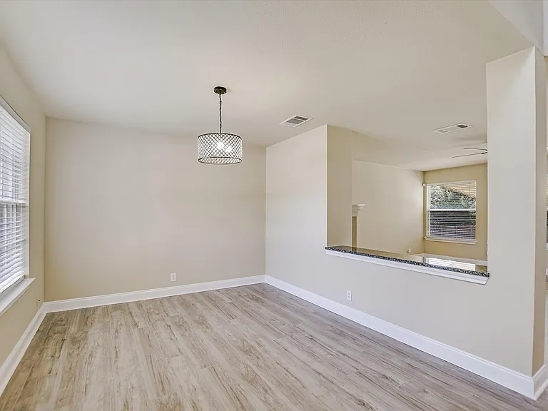 8111 Hawick Dr — Photo 4