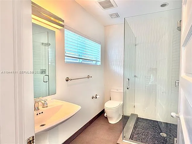 2301 S Miami Ave — Photo 17