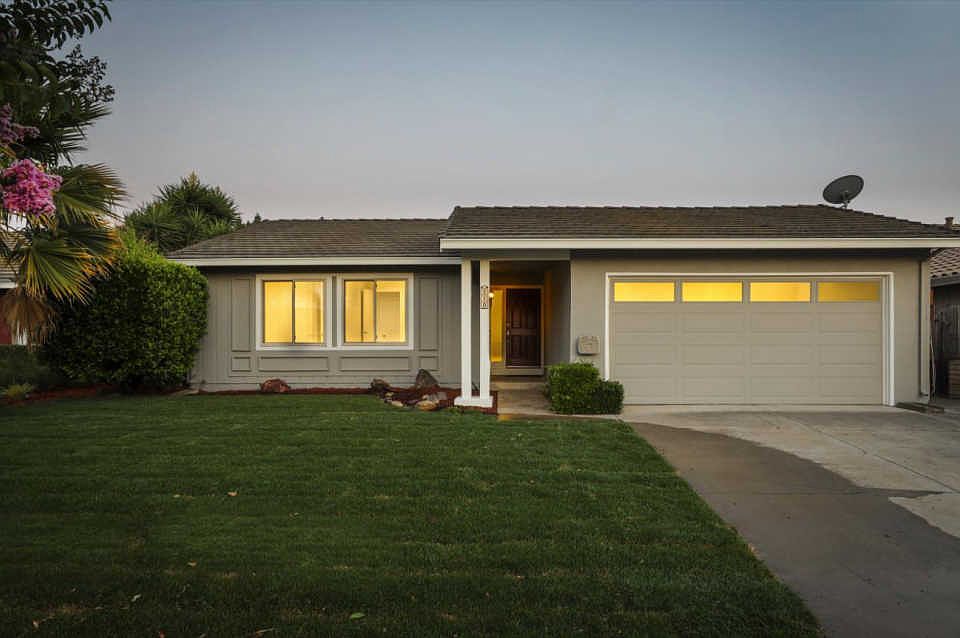 2nd image of 210 Arbor Valley Ct