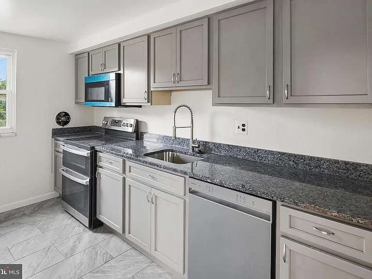 926 Regina Dr — Photo 8