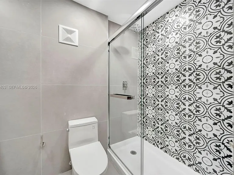 1083 W 38th St #23-8 — Photo 18