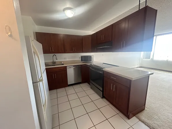 3045 Ala Napuaa Pl, Honolulu, HI