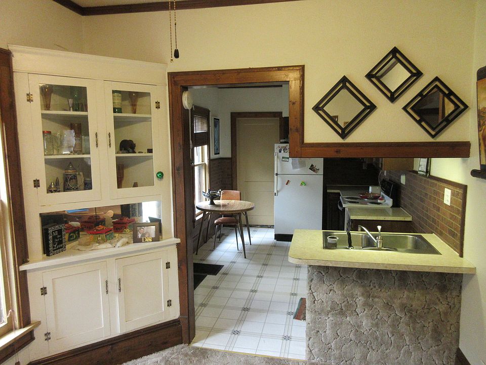 311 Broad St, Whittemore, IA 50598 Zillow