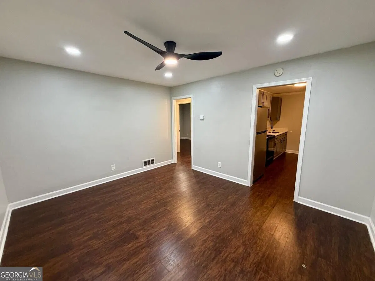 2 bed, 1.0 bath, 1274 sqft, $1,750 — Photo 3