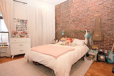 Rented by R New York