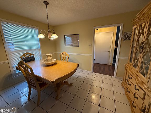 3rd image of 3104 White Oak Rd