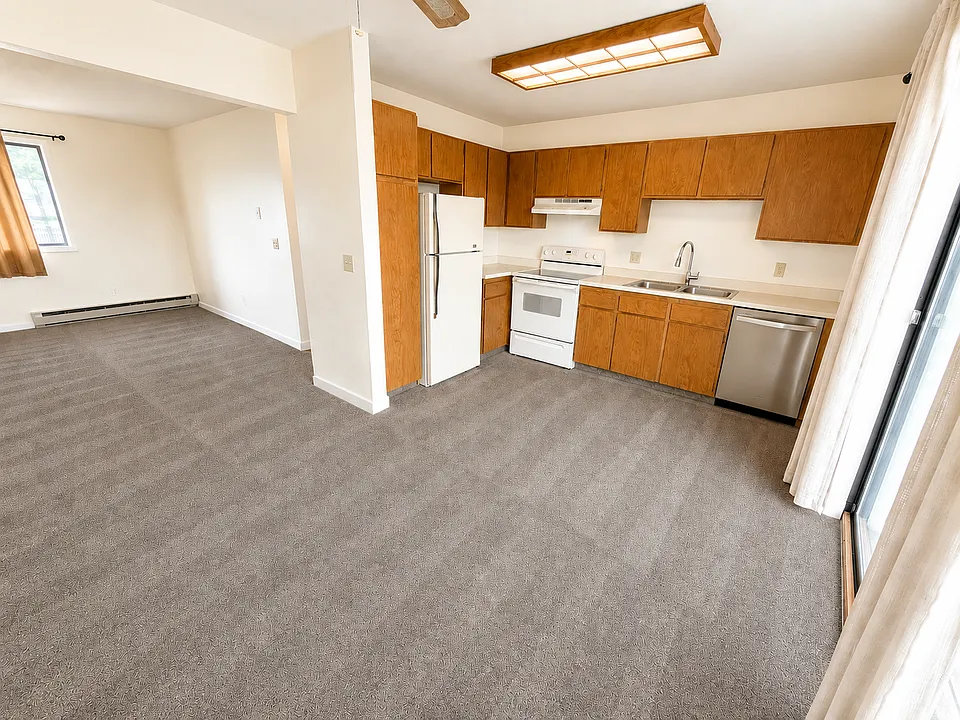 1537 Westchester Sq E