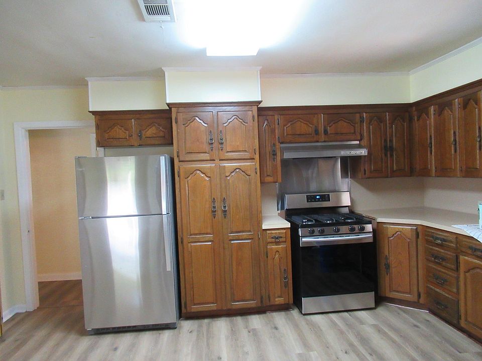 kitchen - gas range w/hood, frig w/ice maker. large tall pantry