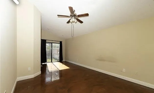 915 Buttonwood Ave — Photo 6