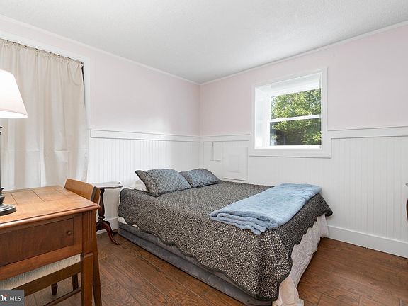 3rd image of 306 Oakridge Dr