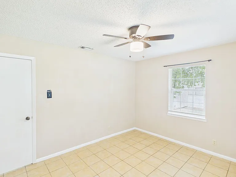 328 Glenmoor Dr — Photo 16