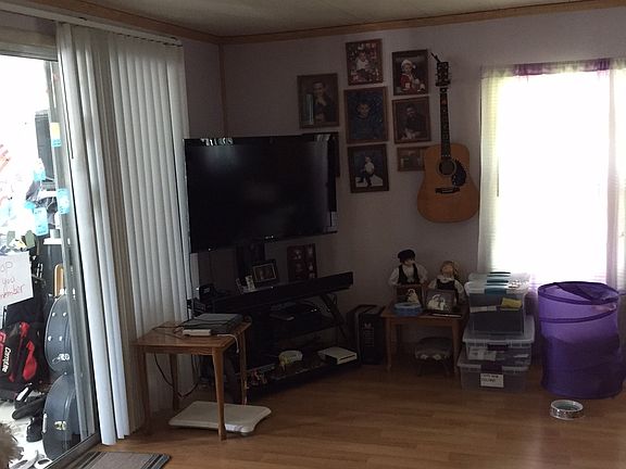 5th image of 52 Elda Ln