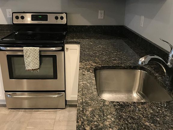 Granite Countertops & Stainless Steel Appliances