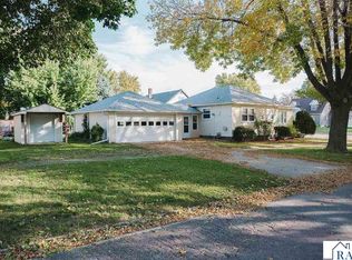 227 E 9th St, Blue Earth, MN 56013