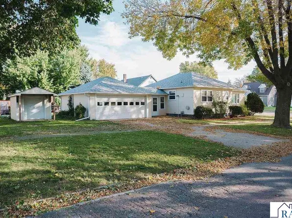 227 E 9th St, Blue Earth, MN 56013