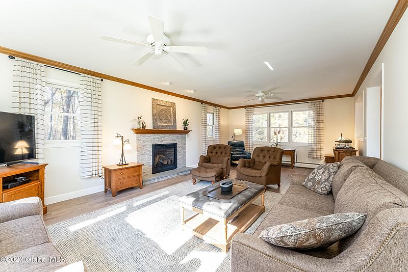 3rd image of 12 Davis Place
