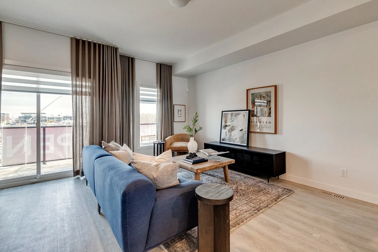 2 bed, 2.5 bath, 1381 sqft, $2,700 — Photo 2