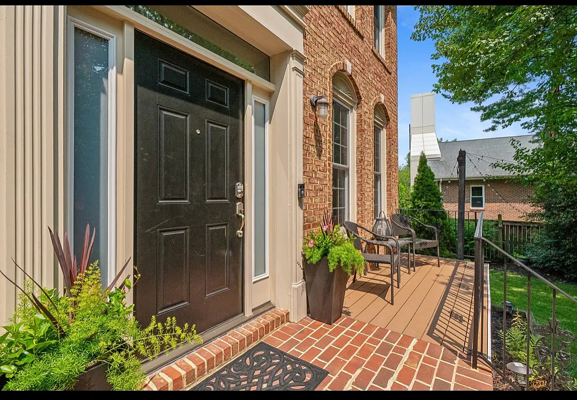 5 bed, 3.5 bath, 3550 sqft, $4,750 — Photo 2