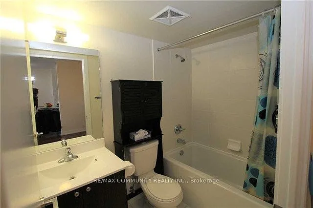 181 Village Green Sq #2821 — Photo 8