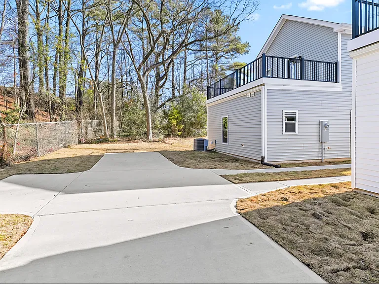 1107 Simmons St — Photo 5