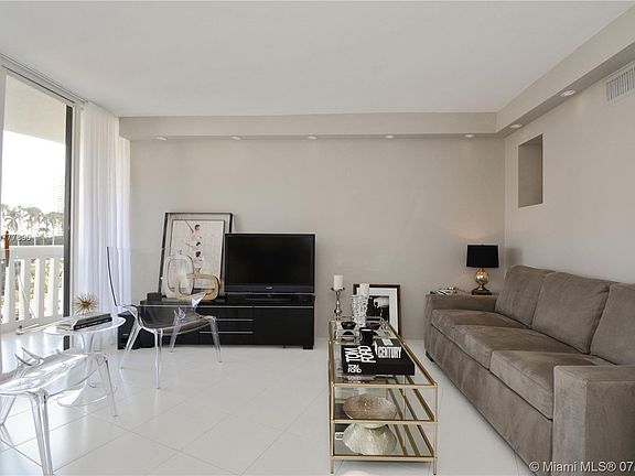5th image of 1000 Island Blvd #508