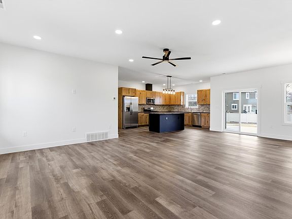 4th image of 208 Junebug Ct