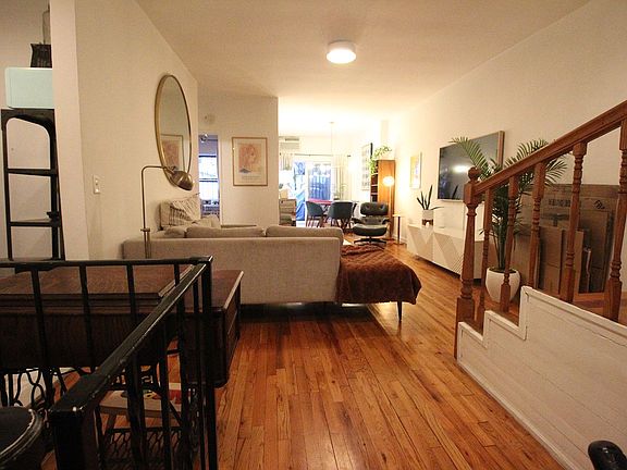 4th image of 23 W 82nd St APT E