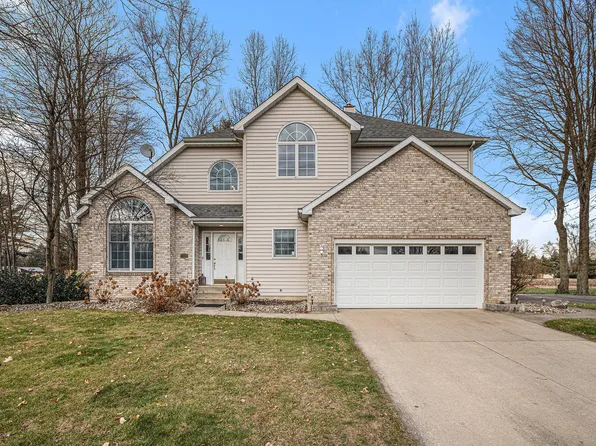 4146 Grandwood Cir, Saint Joseph, MI 49085