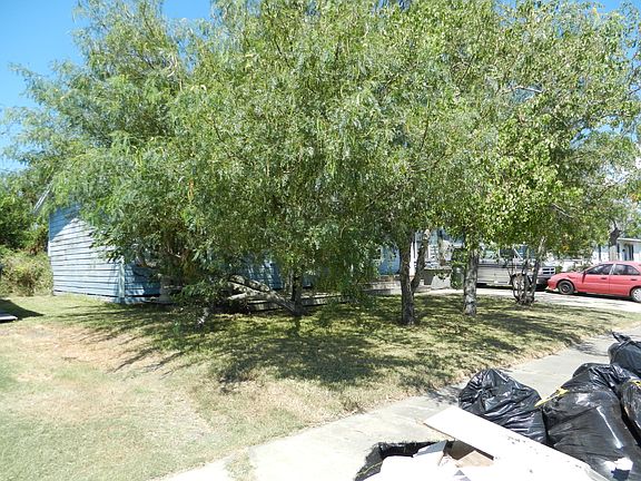 2nd image of 1121 Woodlawn Dr