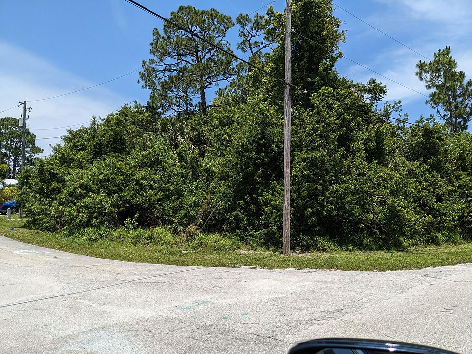 1st image of 501 SW Saturn Ct