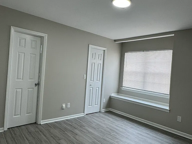 7801 Renaissance Ct — Photo 23