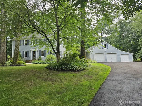 17 Gloucester Ct, East Brunswick, NJ 08816