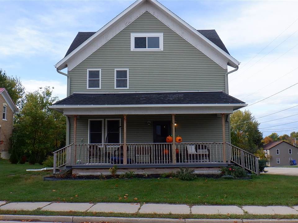 1st image of 208 E Green Bay St
