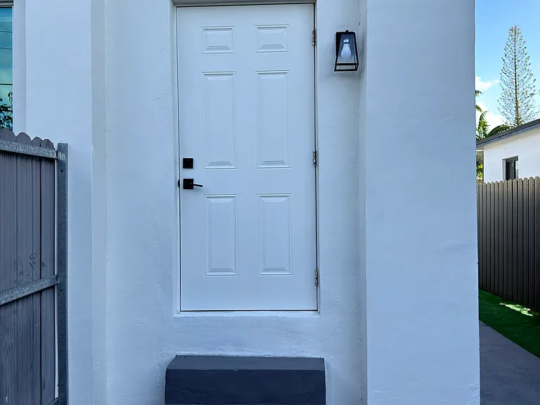 Entrada Principal/ Main Entrance