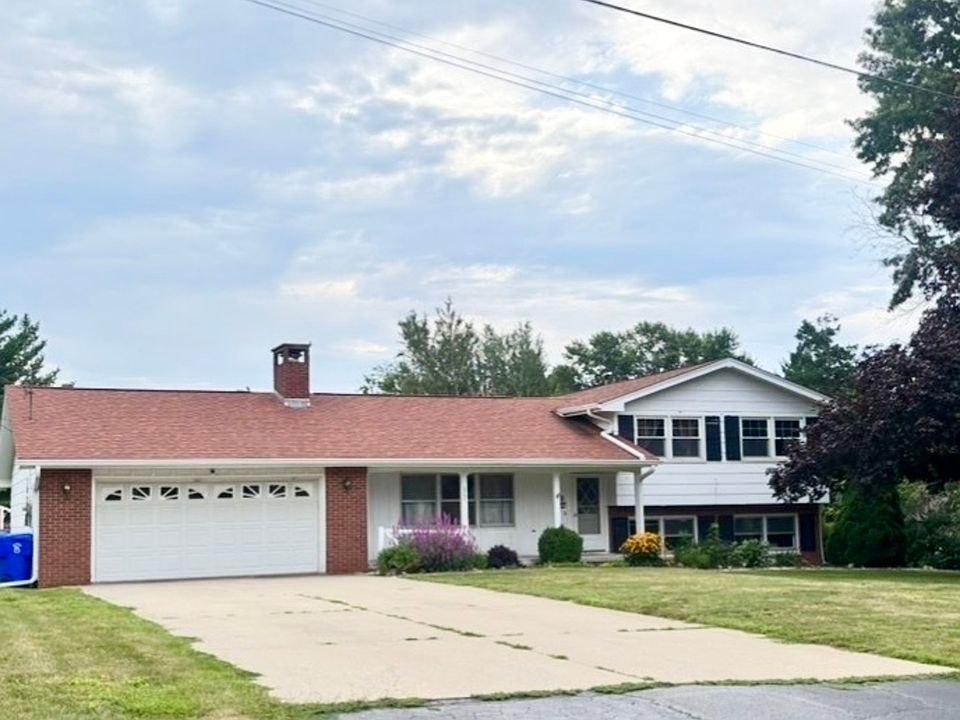 1st image of 322 Hillside Dr