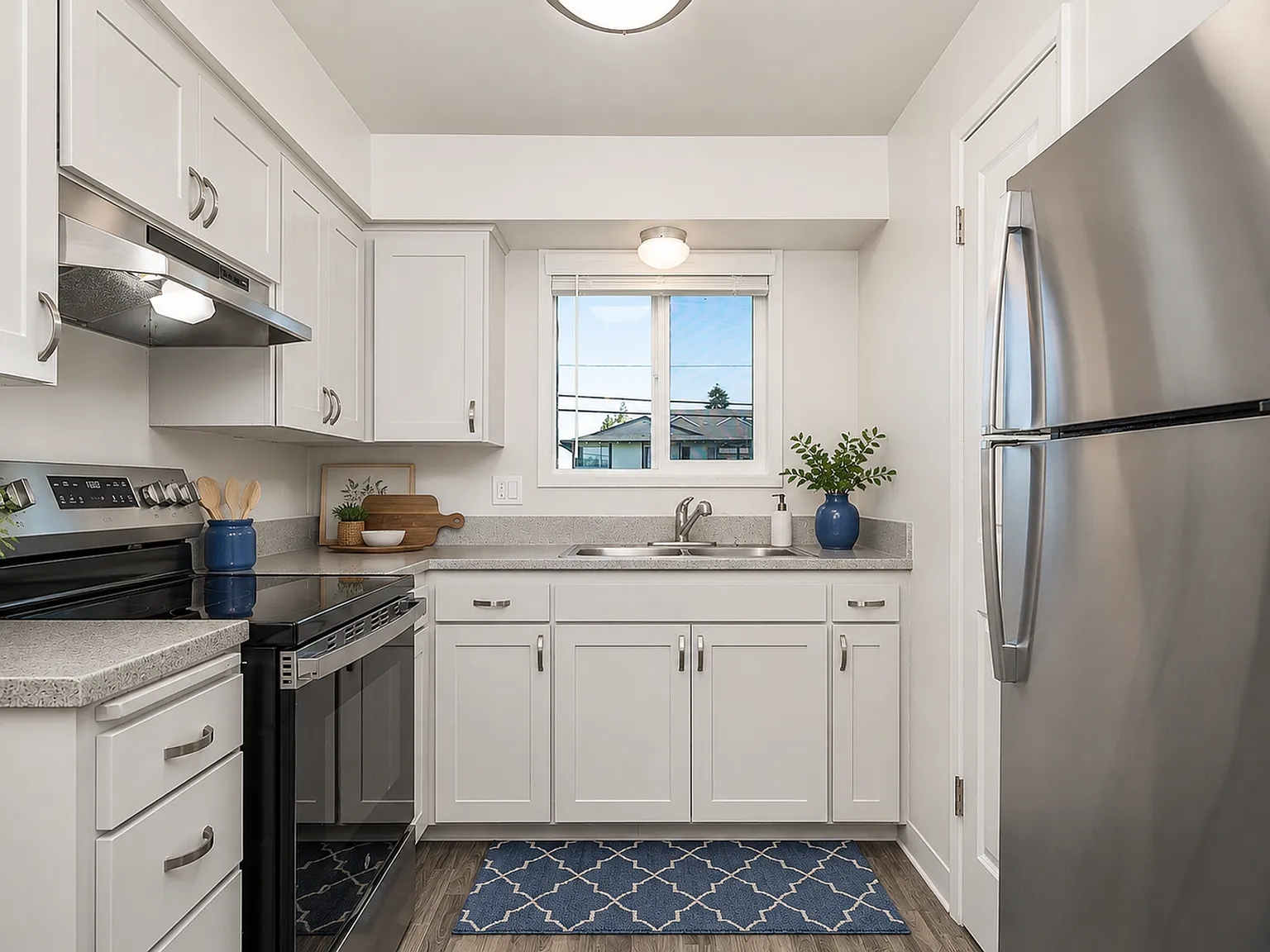 Charming 1 Bedroom in Downtown Everett Available Now! — Photo 3