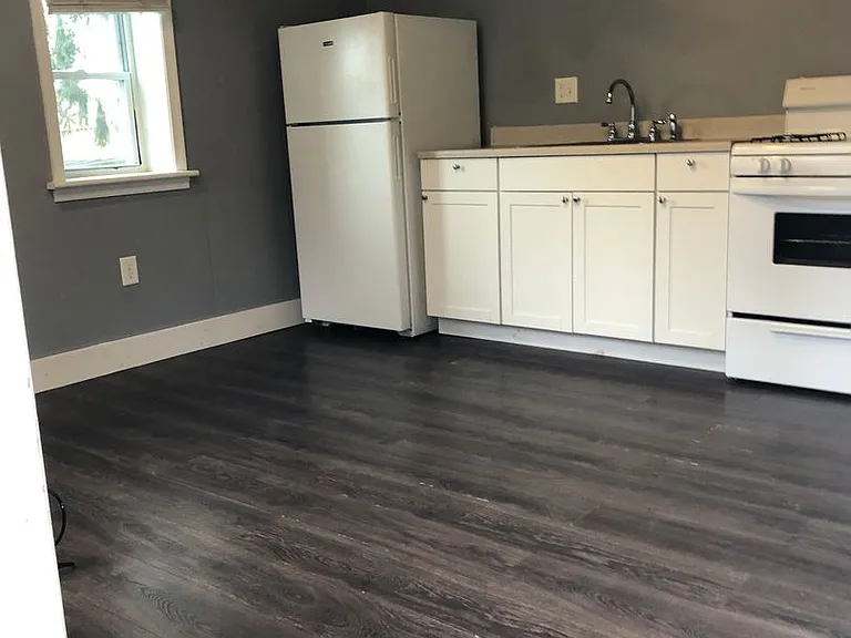 531 W King St — Photo 5