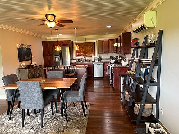 Fully furnished including kitchen utensils and cooking items