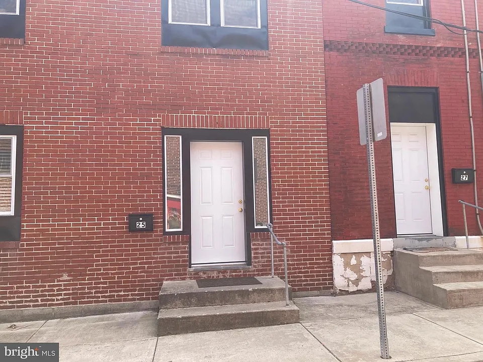 25 Marble St