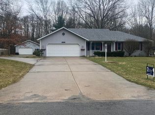5814 Ell Ct, Fennville, MI